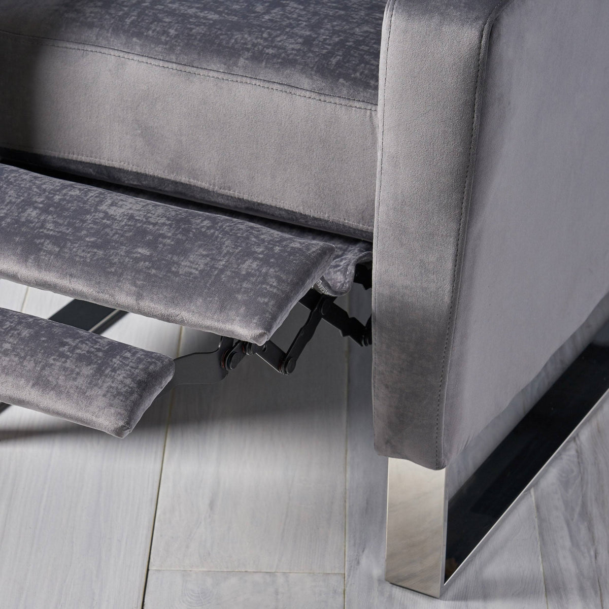 Gray High Leg Push-Back Recliner with Stainless Steel Legs Z648