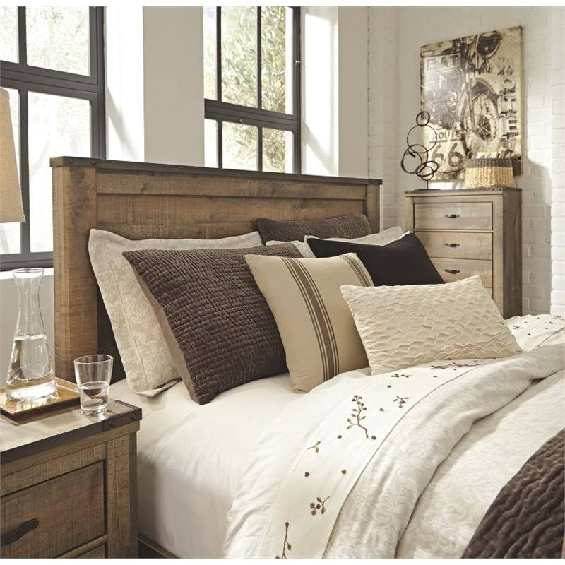 Queen Panel Bed in Brown G1031