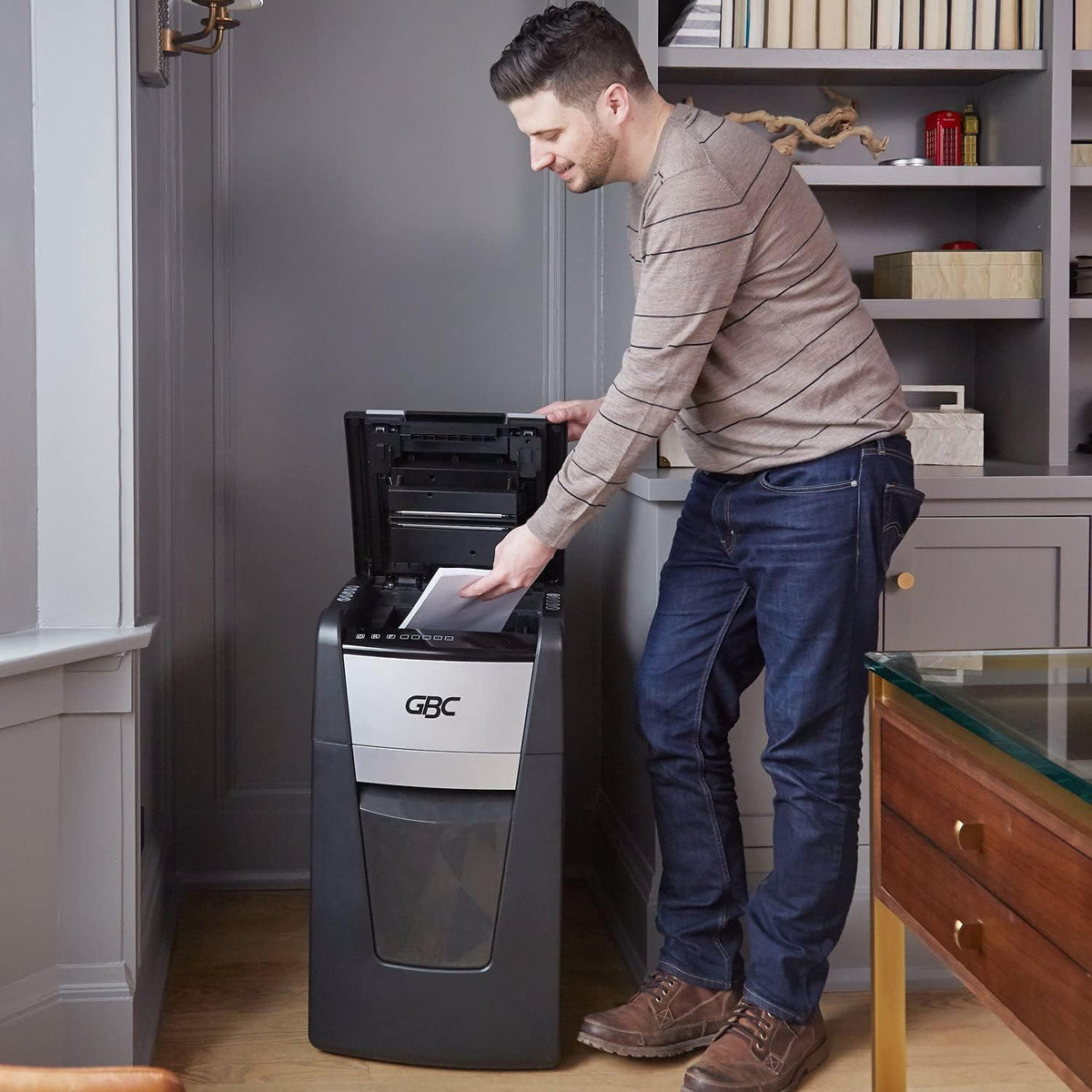 230 Sheet Capacity Micro-Cut Paper Shredder U9591