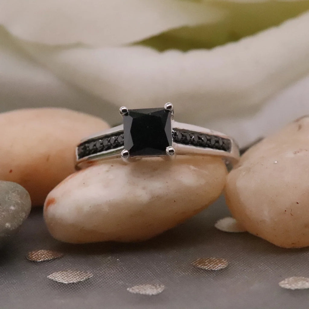 14K White Gold Black Diamond Engagement Ring, Size 7 Q20639