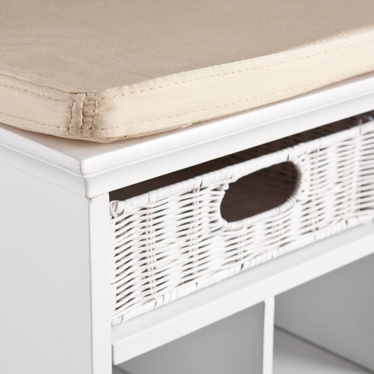 White Bench with Rattan Baskets C83281