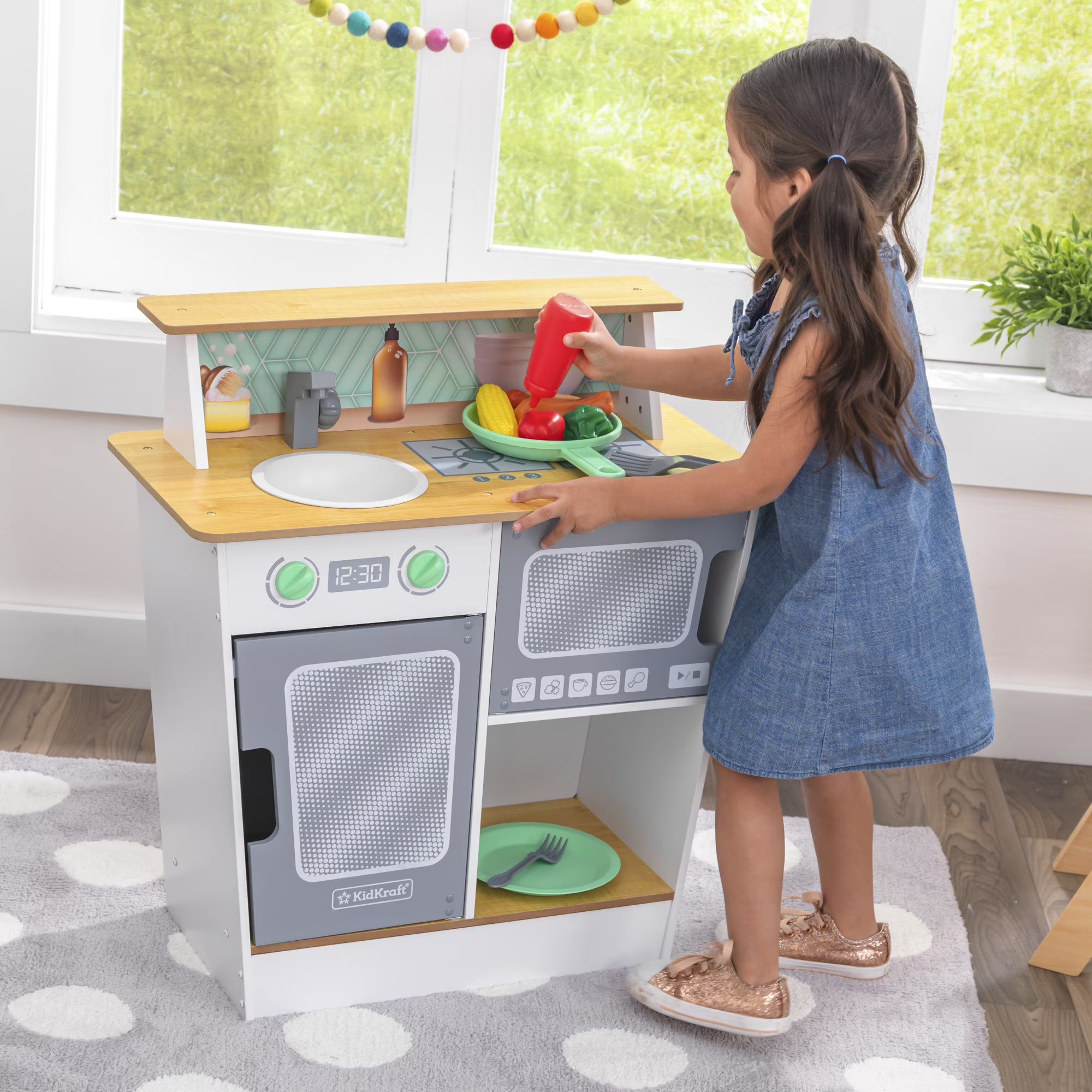 10 Piece Wooden Play Kitchen I3085