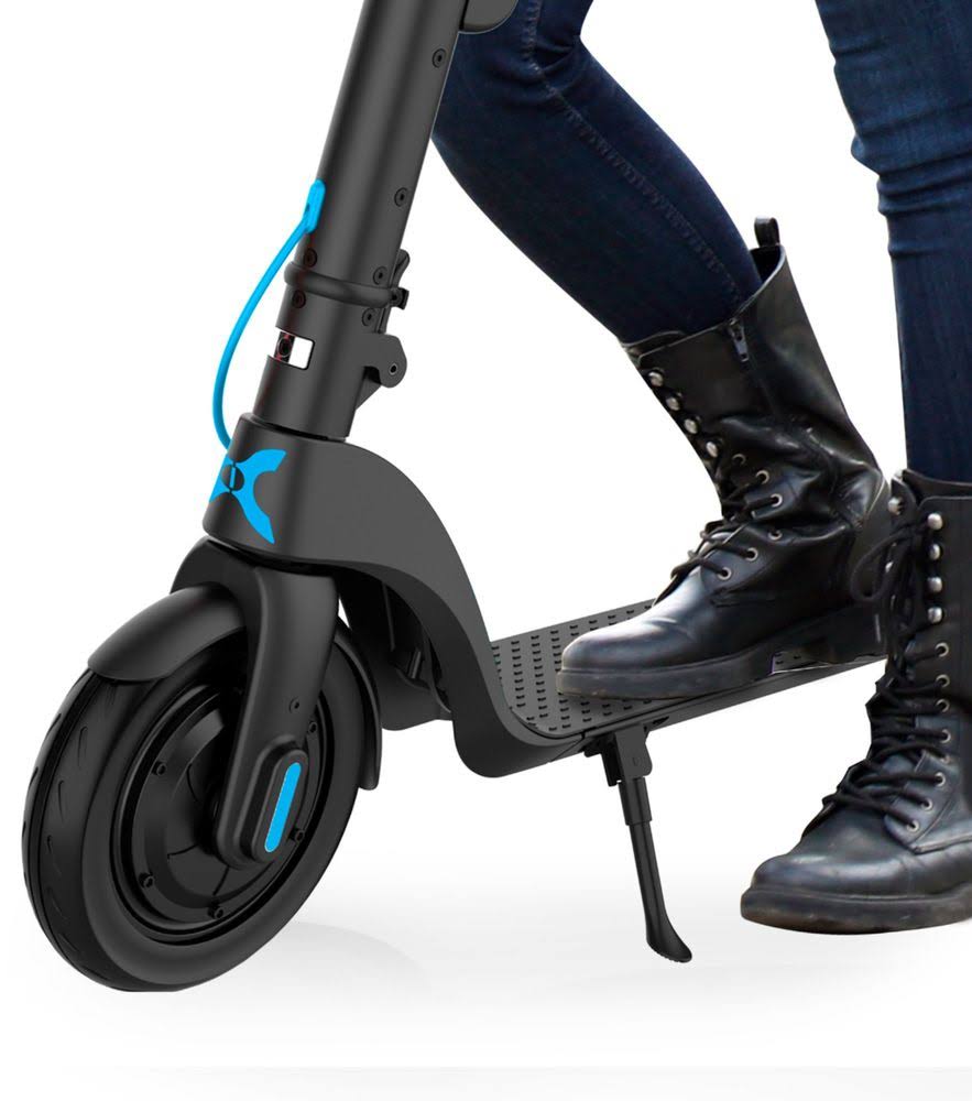Blackhawk Folding Scooter 28 Mi Range 18 MPH Y430111